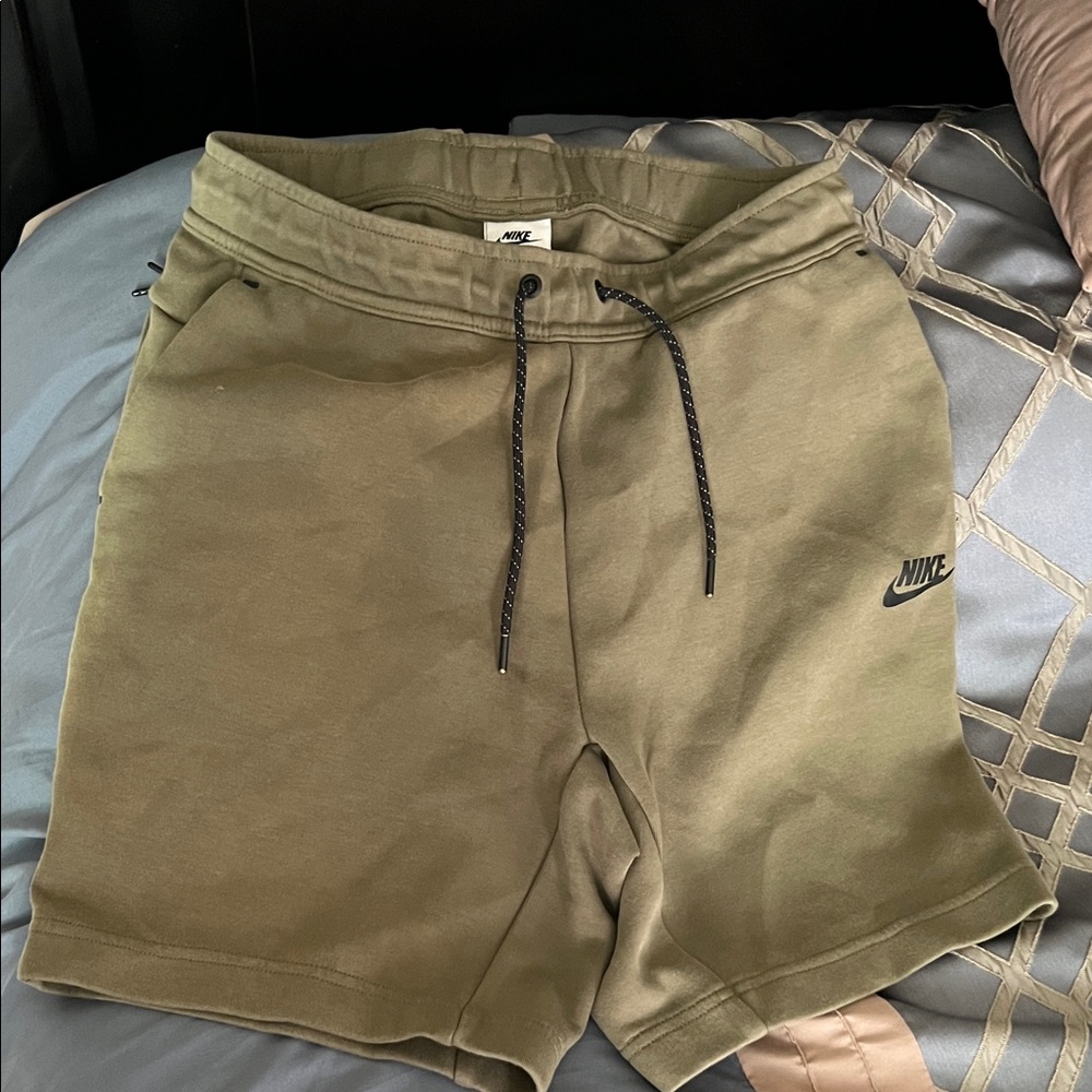 Nike Men’s Olive Drawstring Athletic Shorts